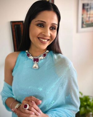 Manasi Salvi Instagram - Bleue !

Styling @tanmay_jangam 
Jewels @sorayaajewels_ 
Saree @tanvastra_ 
HairStylist @yasmeenkhan78666
