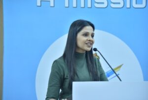 Manasi Salvi Instagram - Last evening was well spent listening to inspiring stories of the students of #BhavishyaYaan an intiative by @rcb1929 that began 15 years back with an intention of equipping the underprivileged students from Municipal Schools with training in Spoken English,Computer skills & opportunities to help the kids build a strong foundation for themselves with lifelong benefits. 

15 years later,yesterday the Alumni of this Mentorship & Scholarship programme;the #BhavishyaYaan students having excelled in their respective fields and workplace came forth to express their gratitude to the mentors who trained them..An overwhelming moment indeed. 

@narayan.ramesh Sir along with his two colleagues had this vision for these underprivileged kids & their consistent efforts were realised yesterday. 
More power to such Noble Souls. 

Beautifully hosted with so much warmth by the ever so Positive & Gorgeous @dpeshpandetara & a Fan girl moment for me indeed. 

The Mentors Avaan Vakaria,Jaya Prasad of NM Joshi Marg school & few others were felicitated for their untiring contribution to the cause. 

Former DCP Maharashtra,D.Shivananadhan Sir’s encouraging words & his selfless work through @rotibankfdn that feeds 12000 people & kids each day alone in Mumbai is exemplary..He expressed his secret ambition to act someday in our conversation and I told him that I always wanted to be an IPS & my love & respect for the Uniform stays forever. 

@abhishek_karnani,Director @freepressjournal has been an active member of this initiative by conducting panels through @youthequineleadership_ that benefits these students by inculcating leadership skills. 

A panel discussion with the students & Brazil experience by Alumnus Vedant were just dreams come true for each one of them. 

It’s our duty to give back to our society..to our people in every little way we can,as community living & looking out for each other comes naturally to us. 
As @vivekspatwardhan says..Learn Earn & Return. 

Grateful,having experienced this moment of selfless Care,Love & Willingness to Share.❤️
M.