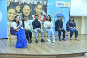 Manasi Salvi Instagram - Last evening was well spent listening to inspiring stories of the students of #BhavishyaYaan an intiative by @rcb1929 that began 15 years back with an intention of equipping the underprivileged students from Municipal Schools with training in Spoken English,Computer skills & opportunities to help the kids build a strong foundation for themselves with lifelong benefits. 

15 years later,yesterday the Alumni of this Mentorship & Scholarship programme;the #BhavishyaYaan students having excelled in their respective fields and workplace came forth to express their gratitude to the mentors who trained them..An overwhelming moment indeed. 

@narayan.ramesh Sir along with his two colleagues had this vision for these underprivileged kids & their consistent efforts were realised yesterday. 
More power to such Noble Souls. 

Beautifully hosted with so much warmth by the ever so Positive & Gorgeous @dpeshpandetara & a Fan girl moment for me indeed. 

The Mentors Avaan Vakaria,Jaya Prasad of NM Joshi Marg school & few others were felicitated for their untiring contribution to the cause. 

Former DCP Maharashtra,D.Shivananadhan Sir’s encouraging words & his selfless work through @rotibankfdn that feeds 12000 people & kids each day alone in Mumbai is exemplary..He expressed his secret ambition to act someday in our conversation and I told him that I always wanted to be an IPS & my love & respect for the Uniform stays forever. 

@abhishek_karnani,Director @freepressjournal has been an active member of this initiative by conducting panels through @youthequineleadership_ that benefits these students by inculcating leadership skills. 

A panel discussion with the students & Brazil experience by Alumnus Vedant were just dreams come true for each one of them. 

It’s our duty to give back to our society..to our people in every little way we can,as community living & looking out for each other comes naturally to us. 
As @vivekspatwardhan says..Learn Earn & Return. 

Grateful,having experienced this moment of selfless Care,Love & Willingness to Share.❤️
M.