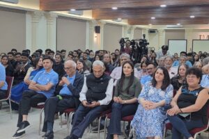 Manasi Salvi Instagram - Last evening was well spent listening to inspiring stories of the students of #BhavishyaYaan an intiative by @rcb1929 that began 15 years back with an intention of equipping the underprivileged students from Municipal Schools with training in Spoken English,Computer skills & opportunities to help the kids build a strong foundation for themselves with lifelong benefits. 

15 years later,yesterday the Alumni of this Mentorship & Scholarship programme;the #BhavishyaYaan students having excelled in their respective fields and workplace came forth to express their gratitude to the mentors who trained them..An overwhelming moment indeed. 

@narayan.ramesh Sir along with his two colleagues had this vision for these underprivileged kids & their consistent efforts were realised yesterday. 
More power to such Noble Souls. 

Beautifully hosted with so much warmth by the ever so Positive & Gorgeous @dpeshpandetara & a Fan girl moment for me indeed. 

The Mentors Avaan Vakaria,Jaya Prasad of NM Joshi Marg school & few others were felicitated for their untiring contribution to the cause. 

Former DCP Maharashtra,D.Shivananadhan Sir’s encouraging words & his selfless work through @rotibankfdn that feeds 12000 people & kids each day alone in Mumbai is exemplary..He expressed his secret ambition to act someday in our conversation and I told him that I always wanted to be an IPS & my love & respect for the Uniform stays forever. 

@abhishek_karnani,Director @freepressjournal has been an active member of this initiative by conducting panels through @youthequineleadership_ that benefits these students by inculcating leadership skills. 

A panel discussion with the students & Brazil experience by Alumnus Vedant were just dreams come true for each one of them. 

It’s our duty to give back to our society..to our people in every little way we can,as community living & looking out for each other comes naturally to us. 
As @vivekspatwardhan says..Learn Earn & Return. 

Grateful,having experienced this moment of selfless Care,Love & Willingness to Share.❤️
M.