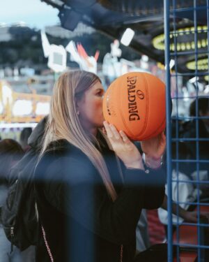 Manon Fiorot Instagram - 🎀  𝒞𝒽𝒾𝓁𝓁 🎀 🎡🎢🎠🎟️👩‍❤️‍💋‍👨