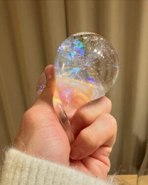 Mari Okamoto Instagram - 本日12/13、無事に35回目の誕生日を迎え、26歳になれました🥹
息子からは謎のボールを貰いました😂
産まれてきて良かった🩷