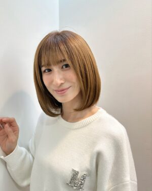 Mari Okamoto Instagram - ボブに元通りイメチェン！
カラーは、ベージュ×アッシュ×ホワイト🤍

@hiro.to.to さんいつもありがとうございます🫶
@urealm0201
