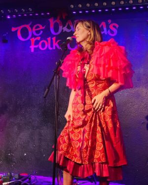 Maria Doyle Kennedy Instagram - Thank you to everyone who came to the shows this weekend, and to Ray @debarras_clonakilty , Joe @levis_corner_house_ballydehob and Edel @coughlansbarcork for creating rooms where music can be shared , I never take for granted the privilege it is to make music with #KieranKennedy and to play in your much loved venues. Have a beautiful Christmas All 🎄🎄🎄and we will see you JAN  24th in @dolans_limerick via @seodashows ❤️😘
#tunes #joy #livemusic #together