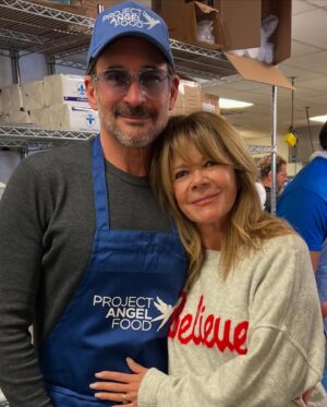 Mary-Margaret Humes Instagram - Thankful to have spent yesterday morning with my @projectangelfood family of friends delivering Thanksgiving dinners to the critically ill. This amazing organization delivers 2500 meals a day in the LA area. Love working beside you @richardayoub @bradbessey @lawrencezarian @gregoryzarian @karynwulbrun @yasbeckamy and so many others!! ❤️🙏🏻 #bekind #givethanks #happythanksgivingday