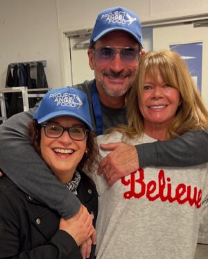Mary-Margaret Humes Instagram - Thankful to have spent yesterday morning with my @projectangelfood family of friends delivering Thanksgiving dinners to the critically ill. This amazing organization delivers 2500 meals a day in the LA area. Love working beside you @richardayoub @bradbessey @lawrencezarian @gregoryzarian @karynwulbrun @yasbeckamy and so many others!! ❤️🙏🏻 #bekind #givethanks #happythanksgivingday
