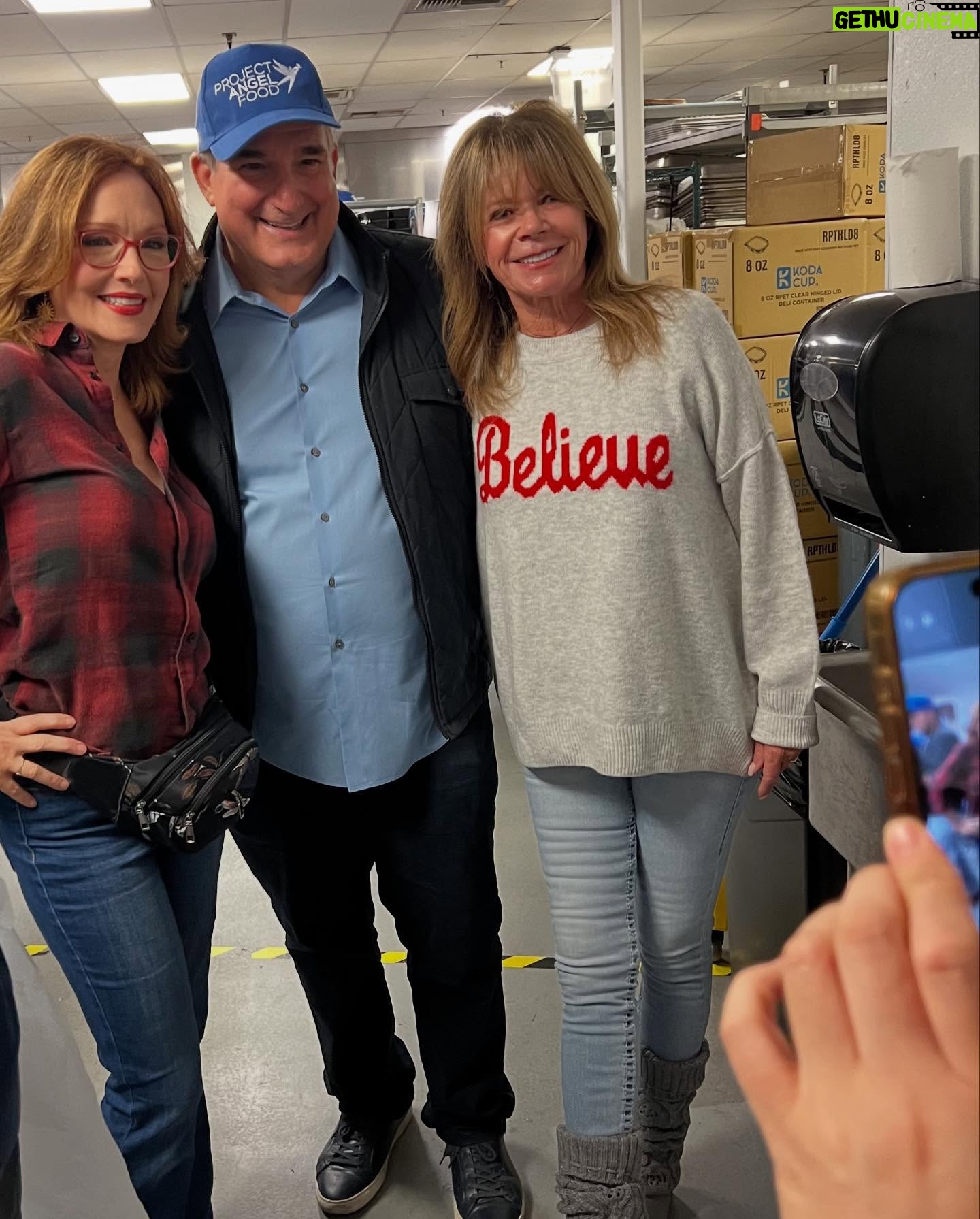 Mary-Margaret Humes - 0.9K Likes - Thankful to have spent yesterday morning with my @projectangelfood family of friends delivering Thanksgiving dinners to the critically ill. This amazing organization delivers 2500 meals a day in the LA area. Love working beside you @richardayoub @bradbessey @lawrencezarian @gregoryzarian @karynwulbrun @yasbeckamy and so many others!! ā¤ļøšš» #bekind #givethanks #happythanksgivingday
