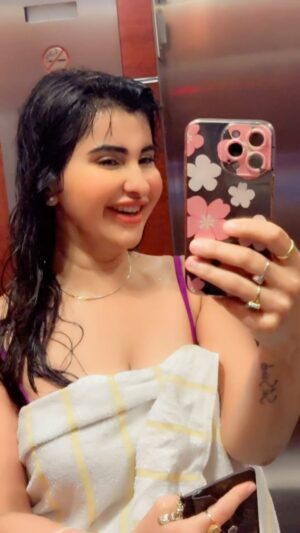 Meetii Kalher Instagram - Excuse my punjabi 🤣🤣🤣
#meetiikalher #reels #fyp