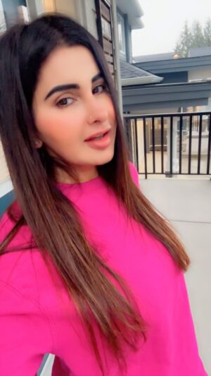 Meetii Kalher Instagram - Guess karo 🤭🤭
#meetiikalher #reels #fyp