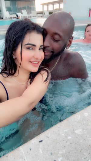Meetii Kalher Instagram - Song and vibe ❤️😍🌊
#meetiikalher #fyp #miami