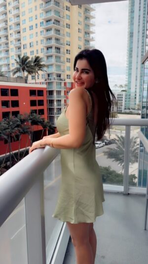 Meetii Kalher Instagram - Hayeeeee 😍😍❤️❤️❤️❤️
#meetiikalher #reels #miami