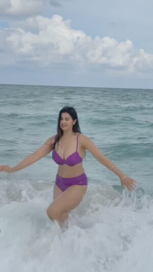 Meetii Kalher Instagram - Beach 🏖️ is Peace ✌️ ❤️❤️😍😍 
#meetiikalher #fyp #miami
