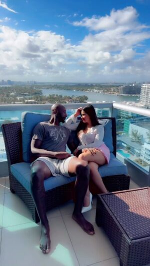 Meetii Kalher Instagram - Song ❤️😍
#meetiikalher #reels #miami