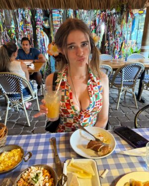 Megan Guthrie Instagram - Favorite Breakfast Snack?☀️🍽️