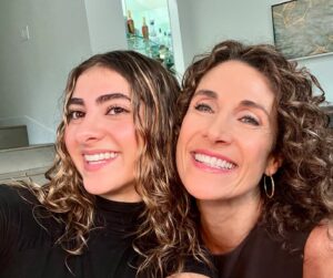 Melina Kanakaredes Instagram - Wishing everyone a blessed Thanksgiving!! So grateful for my amazing family, friends and all of you!! 🍁♥️🧡❤️🍁