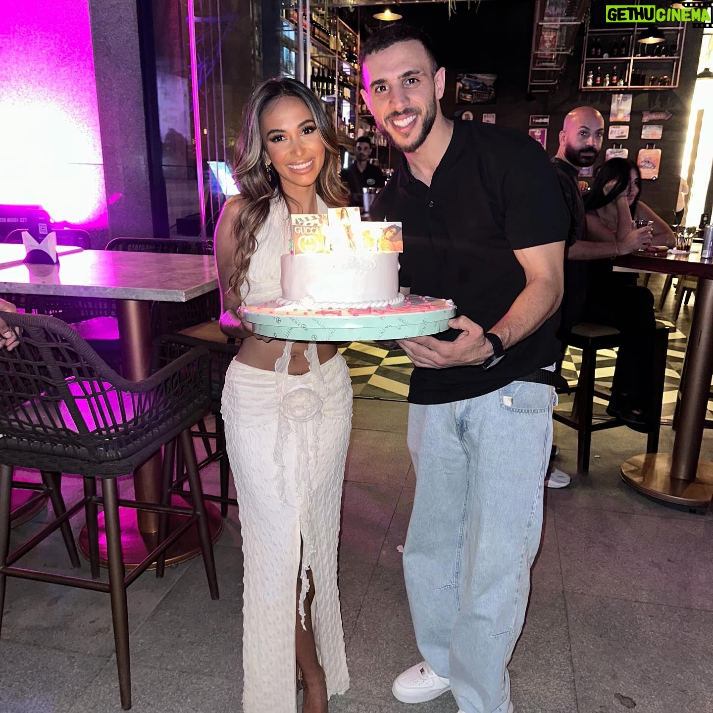 Menna Samaha - 3.6K Likes - I am grateful for each and every one of you who celebrated my birthday with me…Thank you from the bottom of my heart❤️
Set @allinone_onlinestore