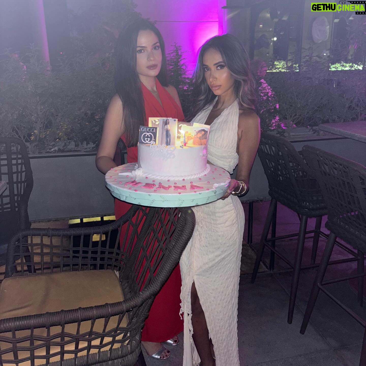 Menna Samaha - 3.6K Likes - I am grateful for each and every one of you who celebrated my birthday with me…Thank you from the bottom of my heart❤️
Set @allinone_onlinestore