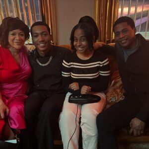 Michole Briana White Instagram - Some of my favorite moments to shoot are when the fam is all together🥰. Makes me so happy!💕😃This episode was dir by @princessfilmz Happy birthday Princess!!! 😍🎉#lovethem #mamasbabies #flashbackfriday #bmf #latenight 🥰💜