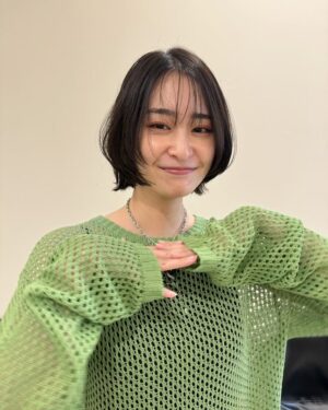 Miki Yanagi Instagram - じゃじゃーん
髪を染めて切ったのだぜよ。
はちゃめちゃにお気に入りでございます。
ありがとうございます。

いつもいつも本当にありがとうございます🧡🧡