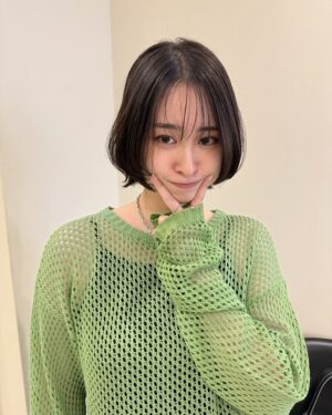 Miki Yanagi Instagram - じゃじゃーん
髪を染めて切ったのだぜよ。
はちゃめちゃにお気に入りでございます。
ありがとうございます。

いつもいつも本当にありがとうございます🧡🧡
