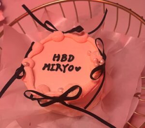 Miryo Instagram - Miryo’s 늦은 생파🥳🥳