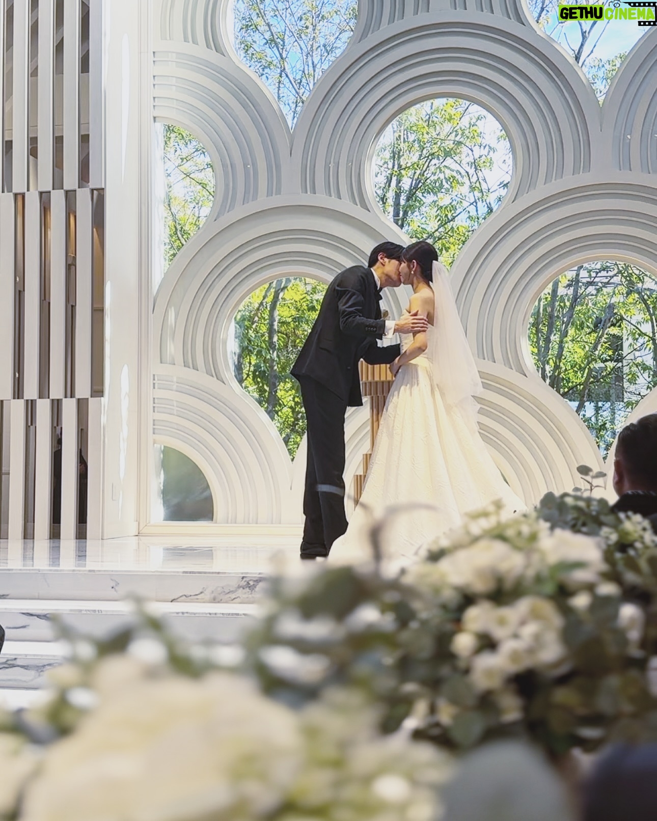 Misa Minami - 580 Likes - 会社の大切な仲間の結婚式💍
乾杯の挨拶とスピーチを務めさせて頂きました😌✨
とても正義感が強くて、誠実で、責任感があって
私が見てない時でも、真面目に頑張ってくれてるメンバーです。
長女気質でたまに思い詰めちゃうところもあるけど
そういうところも、きっと思いが強いからなんだろうなぁとか、
自分がしっかりしなきゃいけないと思ってるんだろうなって思って、勝手に偉いな〜と思ってます。
たまには甘えて大丈夫だからね☺️🤍
人見知りではあるけど、仲間思いで自分が大切に想う人を
しっかりと大切にできるあなたを心から尊敬しています。😌🤍
おおらかで、本質をついていて、優しく包んでくれる
旦那様に出会えてよかったね☺️✨
末永く末永く、お幸せに😌💍🤍
#結婚式 #結婚 #💒