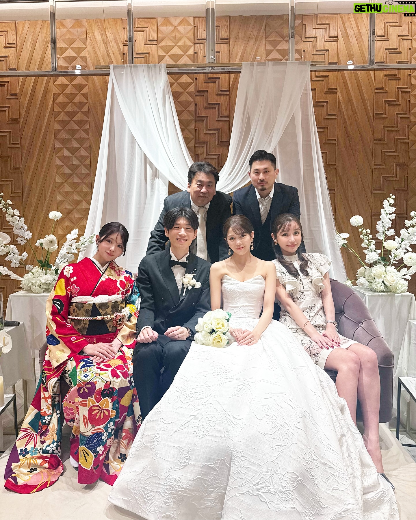 Misa Minami - 580 Likes - 会社の大切な仲間の結婚式💍
乾杯の挨拶とスピーチを務めさせて頂きました😌✨
とても正義感が強くて、誠実で、責任感があって
私が見てない時でも、真面目に頑張ってくれてるメンバーです。
長女気質でたまに思い詰めちゃうところもあるけど
そういうところも、きっと思いが強いからなんだろうなぁとか、
自分がしっかりしなきゃいけないと思ってるんだろうなって思って、勝手に偉いな〜と思ってます。
たまには甘えて大丈夫だからね☺️🤍
人見知りではあるけど、仲間思いで自分が大切に想う人を
しっかりと大切にできるあなたを心から尊敬しています。😌🤍
おおらかで、本質をついていて、優しく包んでくれる
旦那様に出会えてよかったね☺️✨
末永く末永く、お幸せに😌💍🤍
#結婚式 #結婚 #💒