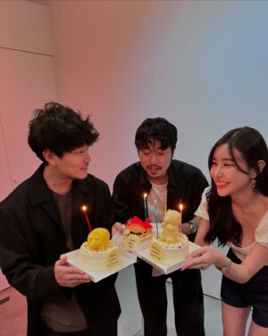 Misa Minami Instagram - お誕生日月間💐
沢山のお祝いをありがとうございました☺️✨
嬉しすぎて記録に残します。💞
Instagramは20枚までデータがアップできるように増えたはずなのに、載せ切れない写真もいっぱいあって
自分でもびっくりしました。
本当に沢山の方に愛されて幸せ者です🥹❤️

中には、その場に居合わせたおかげで何度も何度もお祝いしてもらったお友達もいて大変申し訳ない気持ちです。(笑

今年は比較的長くお祝いが続き感謝でしたが🥹
もう祝われても、そんなめでたい年齢ではないので🤣
ほんとに、皆さん、お気遣いなくで。🙇💦
ただ、こんな機会のおかげで、改めて身近な皆さんに
感謝をお伝えすることができて、私自身とても嬉しく思いました。
普段観葉植物しかない家に、お花がたくさん増えていく風景はとても心が温かくなりました😌💐

これからもどうぞよろしくお願いします✨
もうこれ以上のお祝いは大丈夫なので...笑
ずっとずっと仲良くしてください🥰🩷、