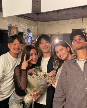 Misa Minami Instagram - お誕生日月間💐
沢山のお祝いをありがとうございました☺️✨
嬉しすぎて記録に残します。💞
Instagramは20枚までデータがアップできるように増えたはずなのに、載せ切れない写真もいっぱいあって
自分でもびっくりしました。
本当に沢山の方に愛されて幸せ者です🥹❤️

中には、その場に居合わせたおかげで何度も何度もお祝いしてもらったお友達もいて大変申し訳ない気持ちです。(笑

今年は比較的長くお祝いが続き感謝でしたが🥹
もう祝われても、そんなめでたい年齢ではないので🤣
ほんとに、皆さん、お気遣いなくで。🙇💦
ただ、こんな機会のおかげで、改めて身近な皆さんに
感謝をお伝えすることができて、私自身とても嬉しく思いました。
普段観葉植物しかない家に、お花がたくさん増えていく風景はとても心が温かくなりました😌💐

これからもどうぞよろしくお願いします✨
もうこれ以上のお祝いは大丈夫なので...笑
ずっとずっと仲良くしてください🥰🩷、