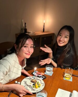 Misa Minami Instagram - お誕生日月間💐
沢山のお祝いをありがとうございました☺️✨
嬉しすぎて記録に残します。💞
Instagramは20枚までデータがアップできるように増えたはずなのに、載せ切れない写真もいっぱいあって
自分でもびっくりしました。
本当に沢山の方に愛されて幸せ者です🥹❤️

中には、その場に居合わせたおかげで何度も何度もお祝いしてもらったお友達もいて大変申し訳ない気持ちです。(笑

今年は比較的長くお祝いが続き感謝でしたが🥹
もう祝われても、そんなめでたい年齢ではないので🤣
ほんとに、皆さん、お気遣いなくで。🙇💦
ただ、こんな機会のおかげで、改めて身近な皆さんに
感謝をお伝えすることができて、私自身とても嬉しく思いました。
普段観葉植物しかない家に、お花がたくさん増えていく風景はとても心が温かくなりました😌💐

これからもどうぞよろしくお願いします✨
もうこれ以上のお祝いは大丈夫なので...笑
ずっとずっと仲良くしてください🥰🩷、