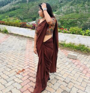 Mithra Kasthurirangan Instagram - Captions not mandatory 🤎

Saree - from a popup exhibition 
Shades - @americaneagle