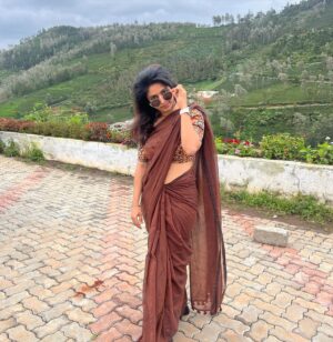 Mithra Kasthurirangan Instagram - Captions not mandatory 🤎

Saree - from a popup exhibition 
Shades - @americaneagle
