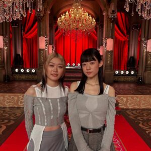 Moeka Shiotsuka Instagram - FNS歌謡祭🎤ｱﾘｶﾞﾄ~𖤐⡱

hm @kikamkn 
st @remi_kawasaki_ 
スーパードラム @chai.yuna 

安心の皆さんと(՞- -՞)ᐝ