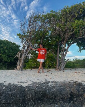 Mona Kakade Instagram - To one of the un inhabited islands of lakshadweep 🤩

What an experience!such a Beautiful part of nature 💕

#monabedre 
#actor 
#post 
#pic 
#photooftheday 
#island