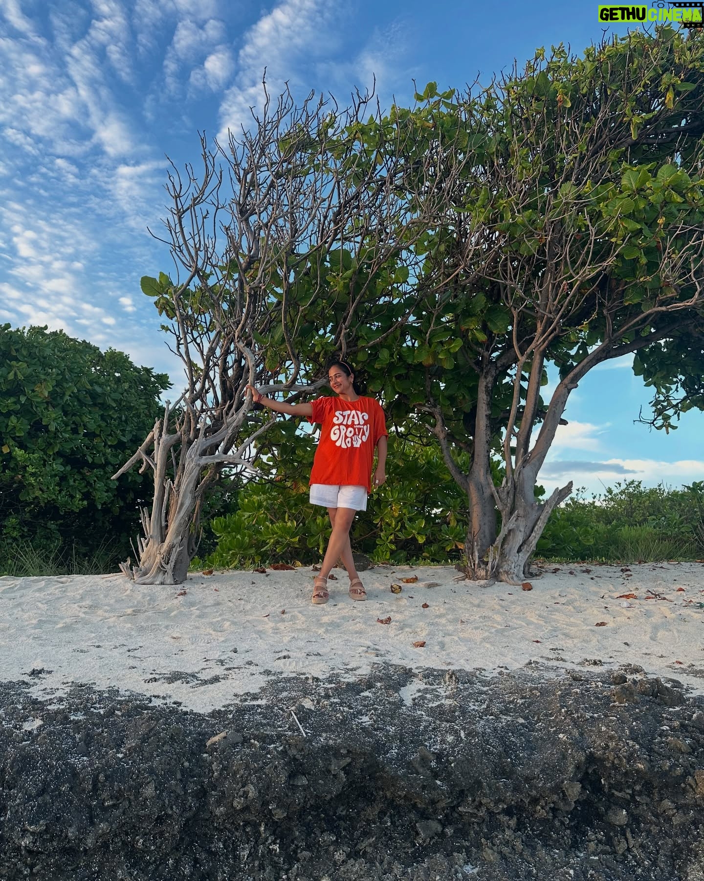 Mona Kakade - 1.6K Likes - To one of the un inhabited islands of lakshadweep 🤩
What an experience!such a Beautiful part of nature 💕
#monabedre
#actor
#post
#pic
#photooftheday
#island