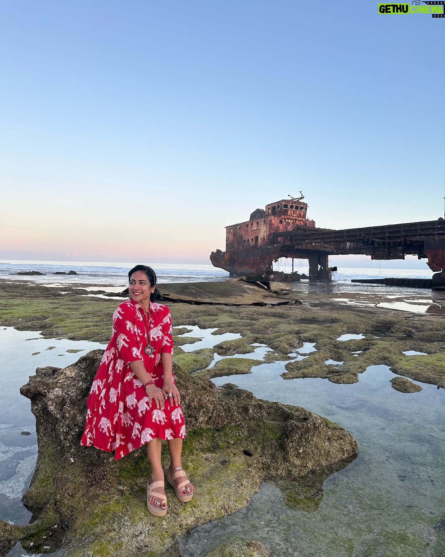 Mona Kakade - 1.4K Likes - The Abundance of JOY, GOOD HEALTH and WEALTH I Attract ,is limitless 😇
#monabedre
#actor
#post
#picoftheday
#photooftheday
#instagood
#belief
#lawofattraction
