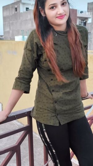 Muskan Yadav Instagram - Kuch purani yaade Aapko kon si photo achi lgi ????