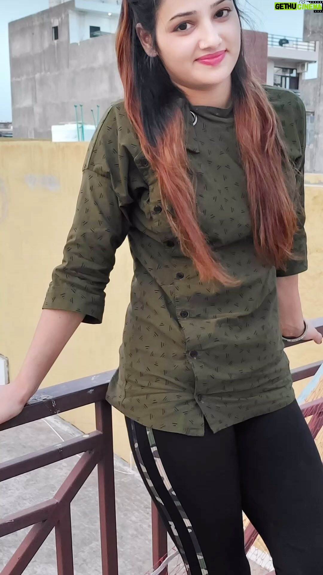 Muskan Yadav - 12K Likes - Kuch purani yaade Aapko kon si photo achi lgi ????