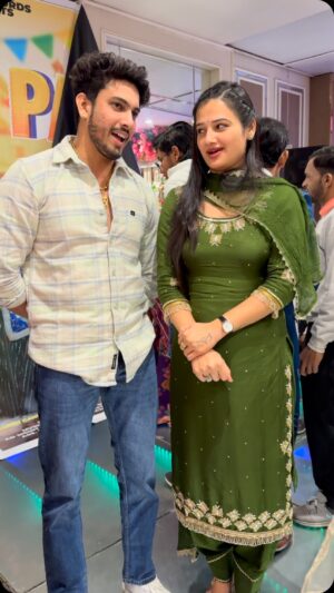 Muskan Yadav Instagram - Ksa h ye Ladka kitna Shrmila h he bhagwan @shyamyada_v