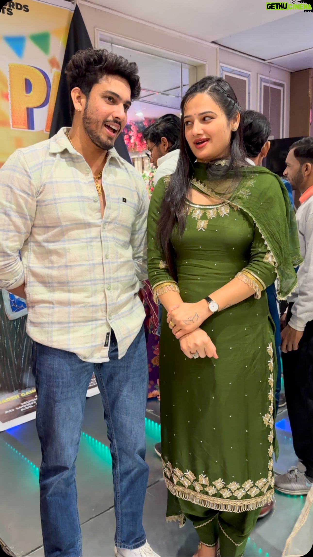 Muskan Yadav - 34.5K Likes - Ksa h ye Ladka kitna Shrmila h he bhagwan @shyamyada_v