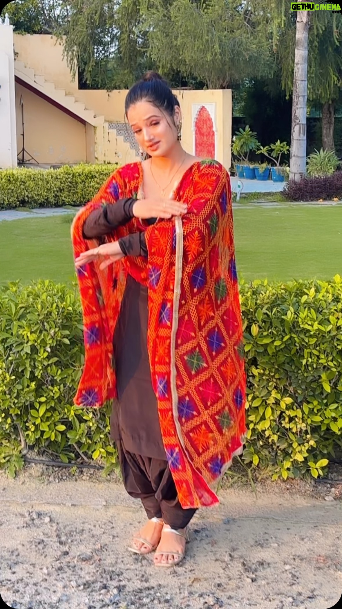 Muskan Yadav - 11.2K Likes - Mera Song h Bna do sab log Reel