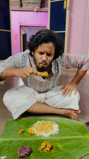 Muthukumaran Jegatheesan Instagram - கோழி ரசம் 🤒🤤🤤🤤

#food #foodphotography #foodstagram #foodblogger #foodie #foodies #foodlover #sweet #sweets #tastefood #streetfood #naanmuthukumaran #mk