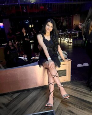 Myra Singh Instagram - This party is proof that good times and great friends make the perfect combination 🫶🖤🤍
.
.
.
.
.
 #myrasingh #party #friends #birthday #blackandwhite #cute