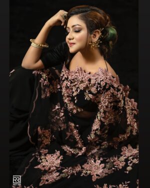 Nishat Priom Instagram - Red carpet look for @ottdc_awards 
@dailystar_bd 
Wardrobe: @safiya_sathi ♥️
Jewellery : @rongoboti_online 
Makeover : @makeoverfinesse 
Photography: @rakesh_rakib_ll 

#Nishat_Priom #dailystarott #RedCarpetGlam #nishat #priom #actress #bangladeshiactress #dailystar #glamlook