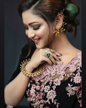 Nishat Priom Instagram - Red carpet look for @ottdc_awards 
@dailystar_bd 
Wardrobe: @safiya_sathi ♥️
Jewellery : @rongoboti_online 
Makeover : @makeoverfinesse 
Photography: @rakesh_rakib_ll 

#Nishat_Priom #dailystarott #RedCarpetGlam #nishat #priom #actress #bangladeshiactress #dailystar #glamlook