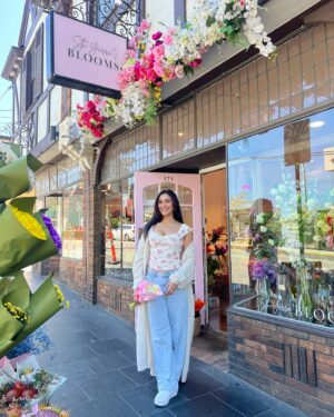Nityaami Shirke Instagram - Forever the girl who stops to smell the flowers 🌸✨

#thelittlethings #love #ootd #explore