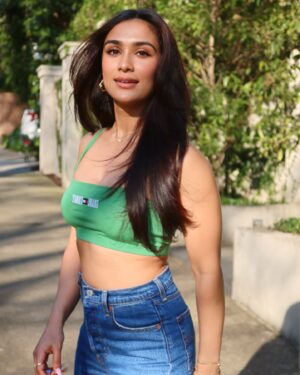 Nityaami Shirke Instagram - Luck is a lady 🍀🪬

@tommyhilfiger