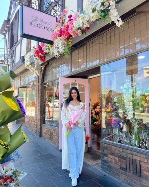 Nityaami Shirke Instagram - Forever the girl who stops to smell the flowers 🌸✨

#thelittlethings #love #ootd #explore