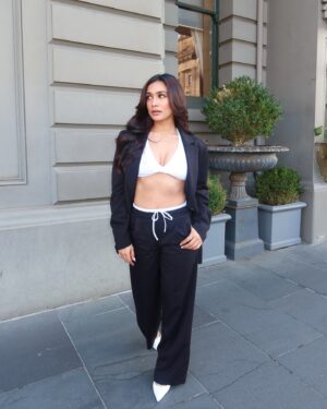 Nityaami Shirke Instagram - Leavin’ the kind of blazer trail where no maps are needed 💼⚡️

#suitup #lifestyle #fashion #melbourne