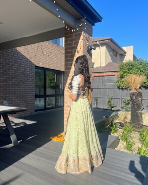 Nityaami Shirke Instagram - Golden hour on desi skin, will always be elite 🧚🏼

#desi #golden #explore #lehenga #fyp